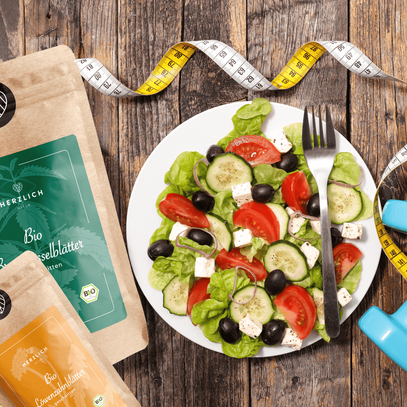 Ein zubereiteter Salat mit dem Detox Set